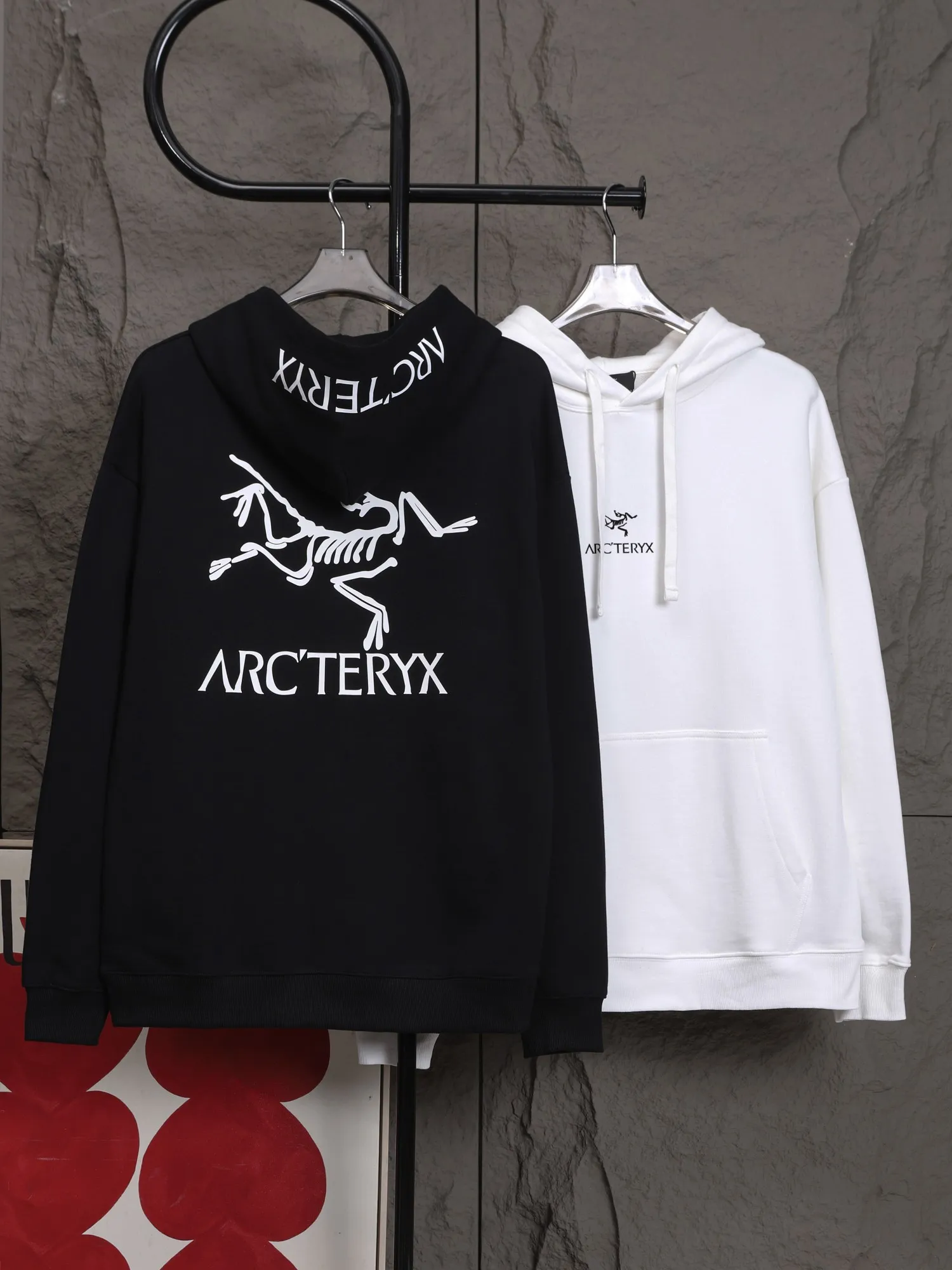 Quality Classic B 16 ， ， ， ， ！ ， ， ， ， Classic Same Style 𝐂𝐎𝐋𝐎𝐔𝐑：Black，White 𝐒𝐈𝐙𝐄：S xl